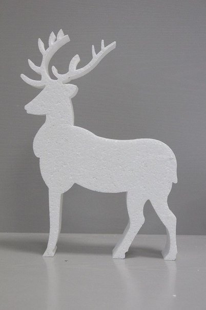 Олень из пенопласта