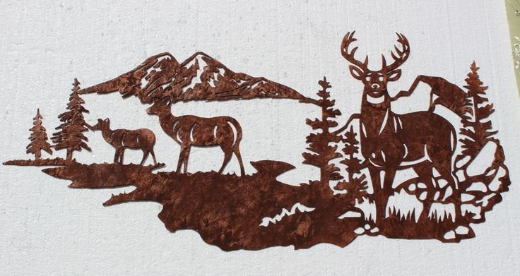 Силуэт оленя в лесу