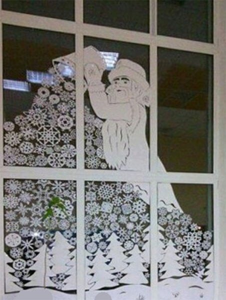 Сюжет из снежинок на окне