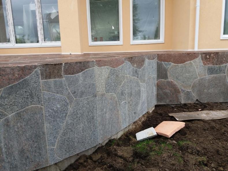Гибкий камень для цоколя