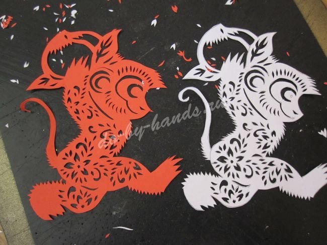 Вырезать обезьяну из бумаги