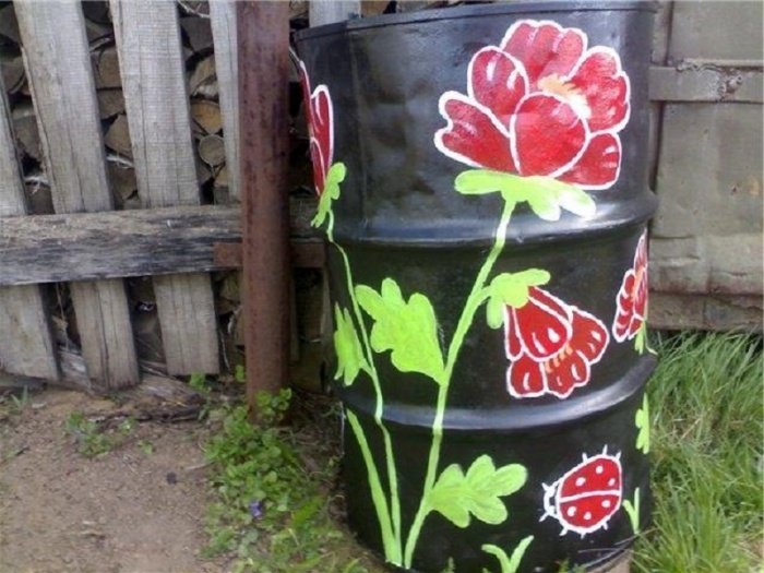 Бочки на даче разукрасить