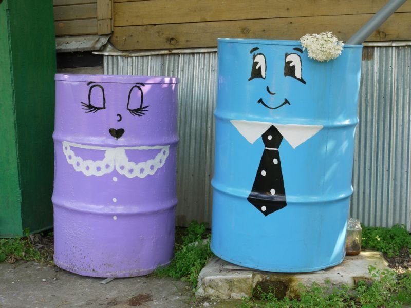 Бочки на даче разукрасить