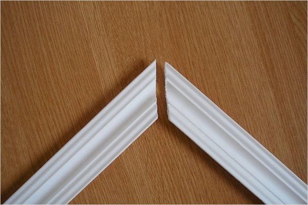 Угол 45 градусов для плинтуса потолочного