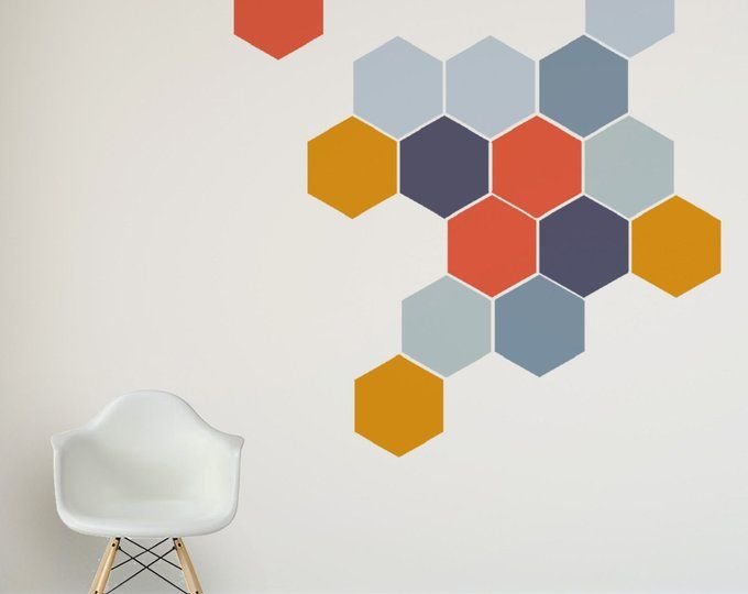 Геометрический узор на стене