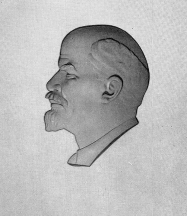 Портрет Владимира Ильича Ленина сбоку