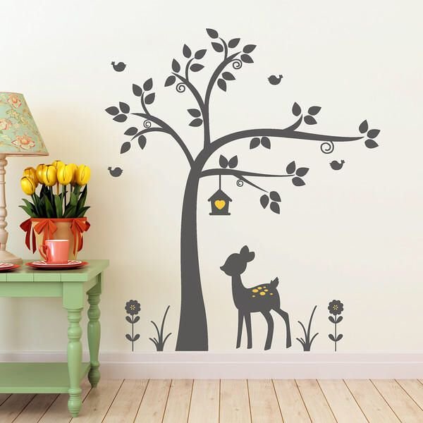 Дерево на стене в детском саду