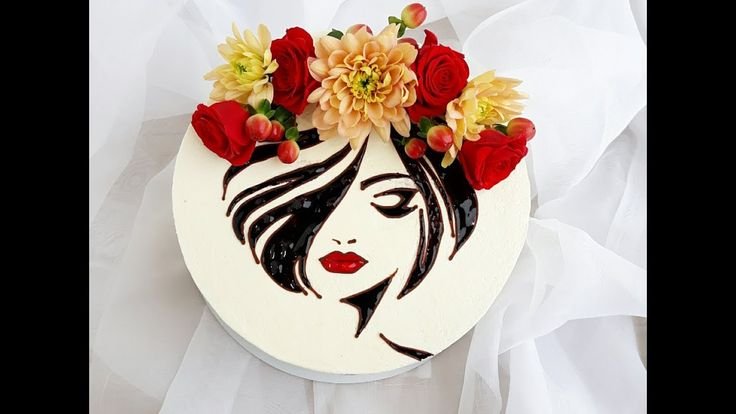 Торт с нарисованной девушкой