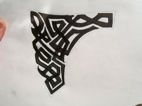 Трафарет для травления металла на топоре