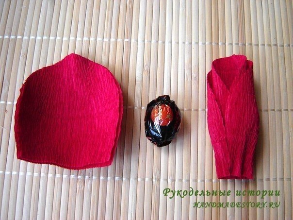 Бутоны роз из гофрированной бумаги