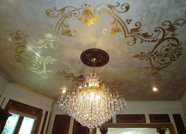 Натяжные потолки с вензелями