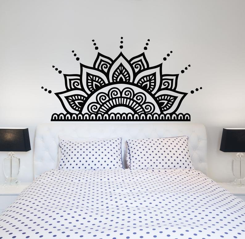 Орнамент на стене