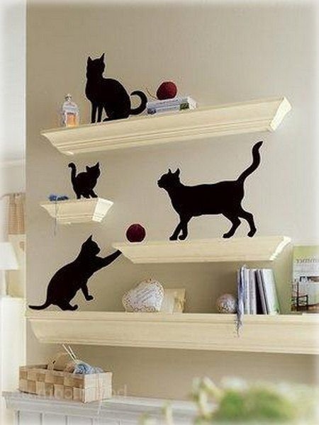 Котики на стене