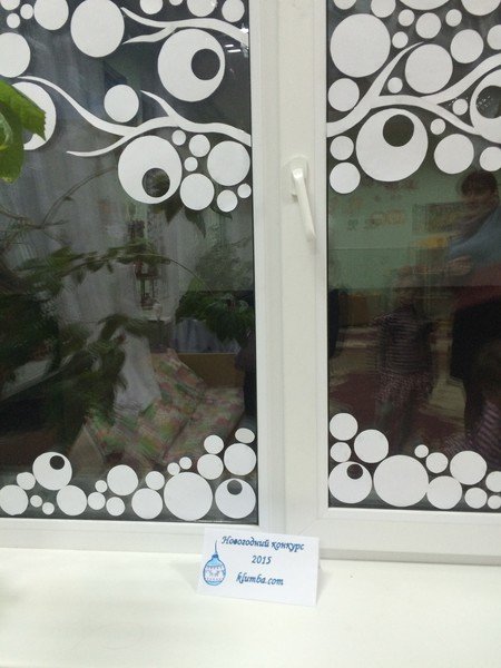 Украшения для окна из кружочков