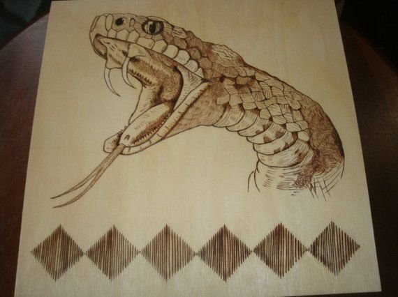 Выжигать по дереву змея