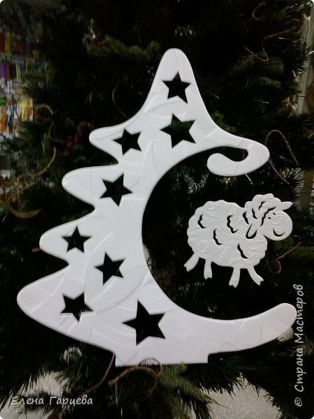 Новогодняя елка из потолочной плитки