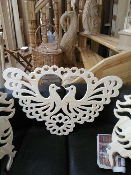 Ключница резная голуби