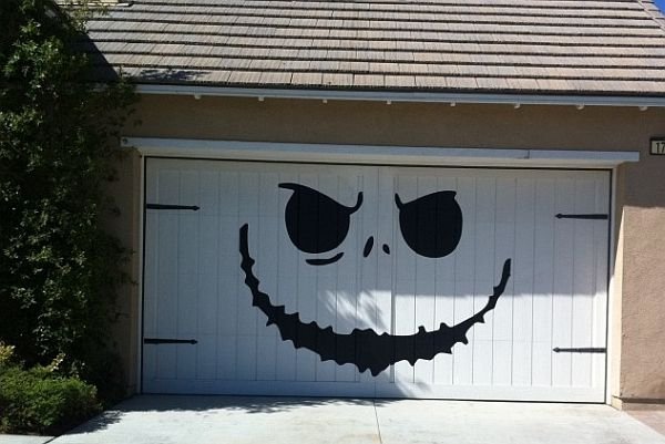 Рисунки на гаражных воротах