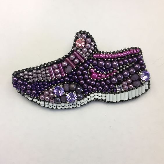 Туфли с брошью