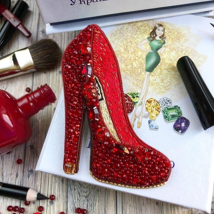 Брошь туфелька