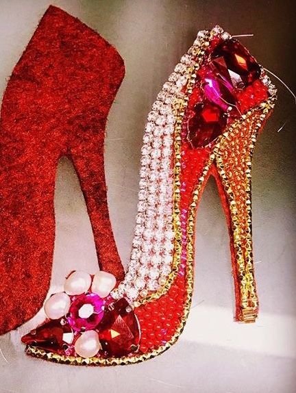 Брошь туфелька из бисера