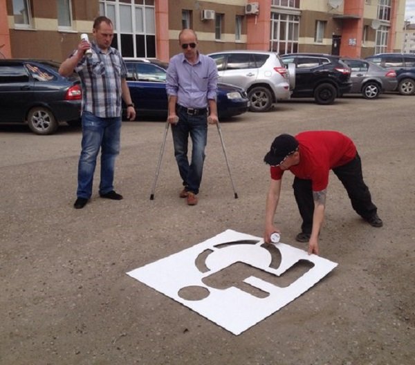 знаки на асфальте