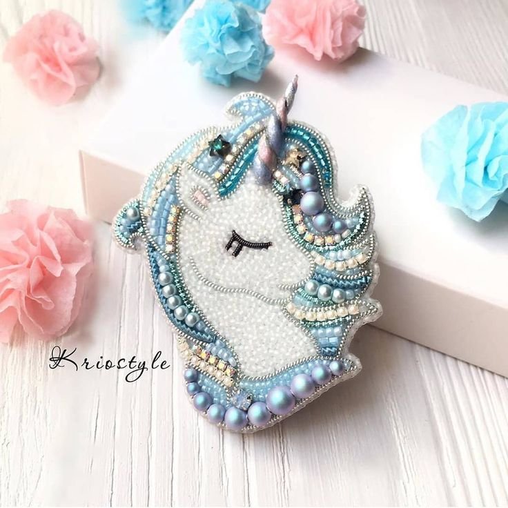 Брошка из бисера Единорог