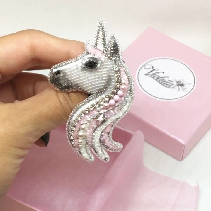 Брошь Единорог из бисера