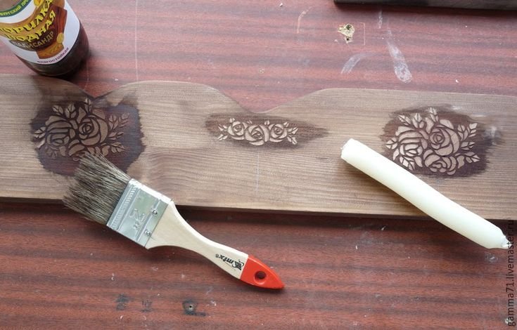 Узорное обжигание дерева через трафарет