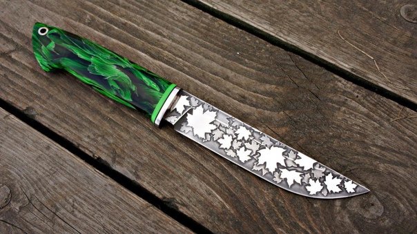 Нож с травлением на клинке