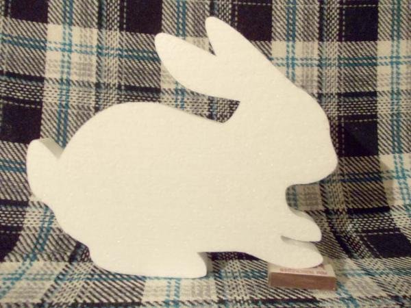 Фигура зайца из пенопласта