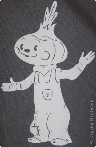 Сказочные герои в окне