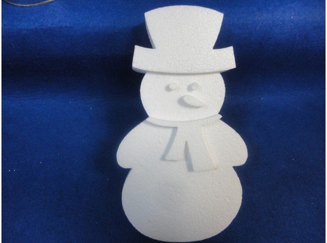 Вырезать снеговика из пенопласта