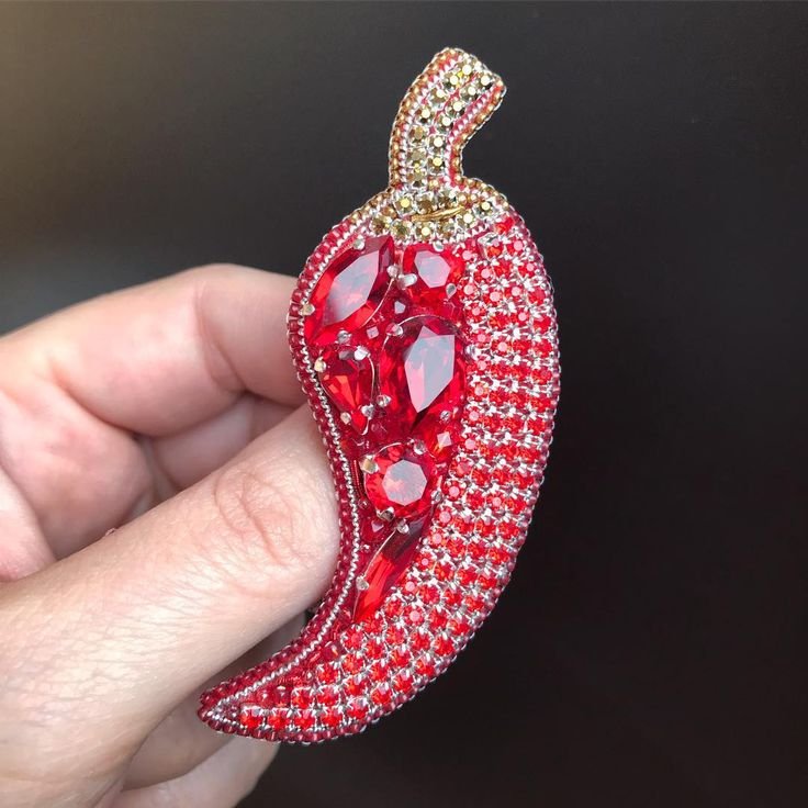 Брошь перчик