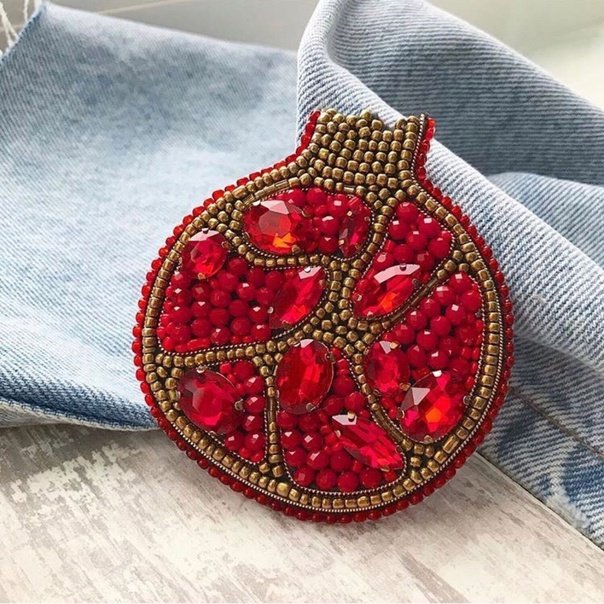 Гранат бисером брошь