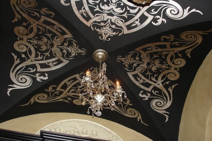 Орнамент на потолке
