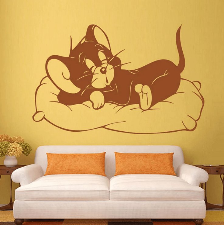 Рисунок на стене в спальне