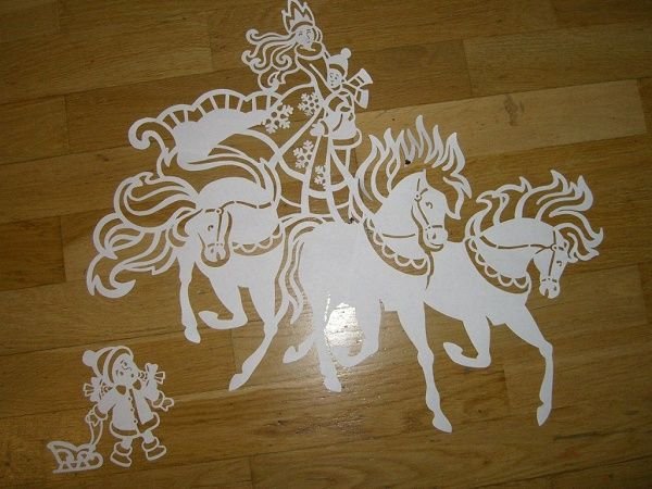 Трафареты для вырезания из бумаги на окно лошадка в санях