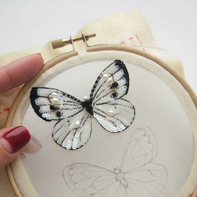 Бабочка трафарет для броши