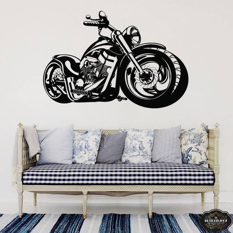 Мотоцикл на стене