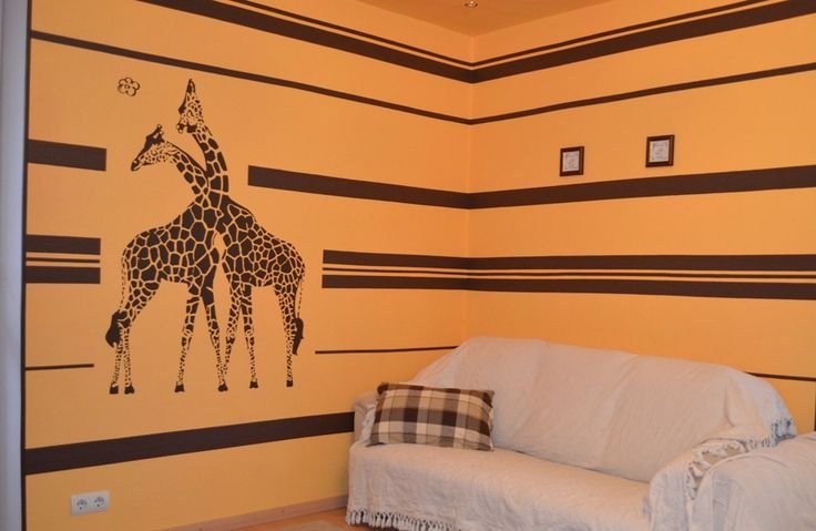 Полосы на стене