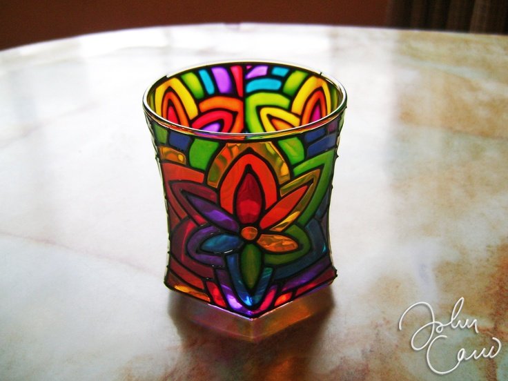 Роспись стеклянной вазы витражными красками