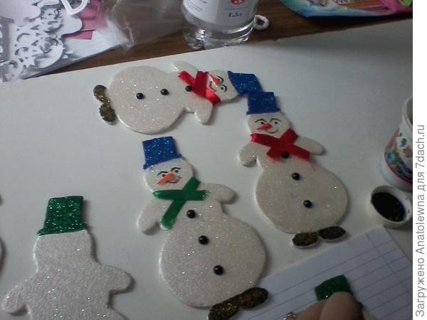 Снеговик из потолочной плитки своими