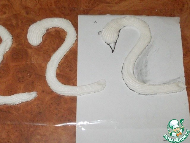 Трафарет лебедя для торта