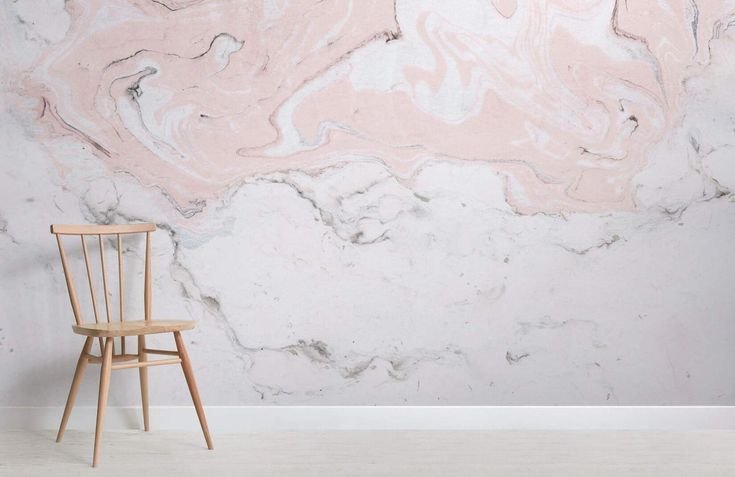 Мраморные обои в комнате