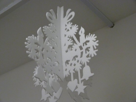 Украшение елочное из потолочной плитки