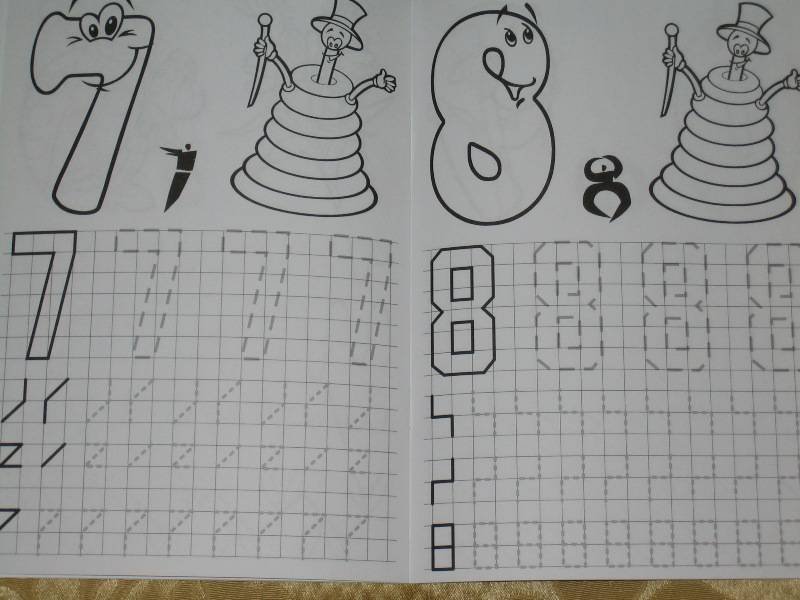 Цифры в тетради в клетку