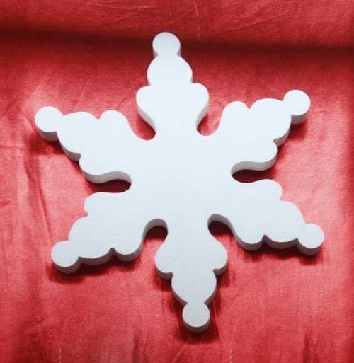 Снежинки из пенопластовой плитки
