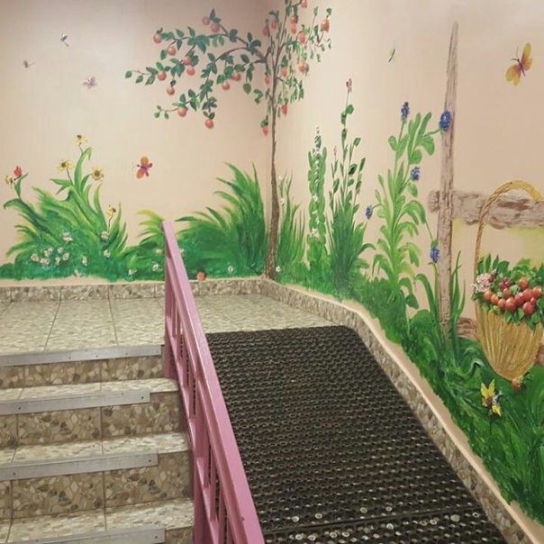 Роспись стен в подъезде