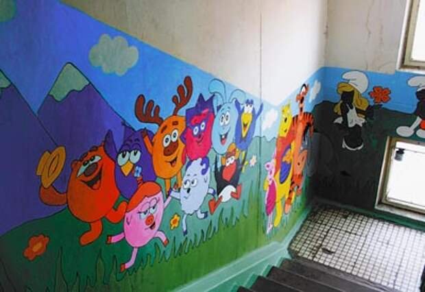 Рисование на стенах в подъезде